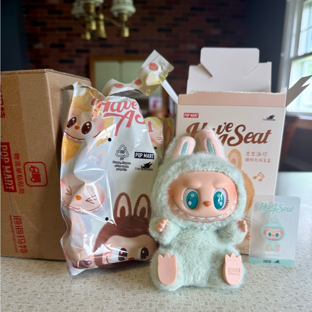 Authentic Labubu - Have A Seat Vinyl Plush - QuQu